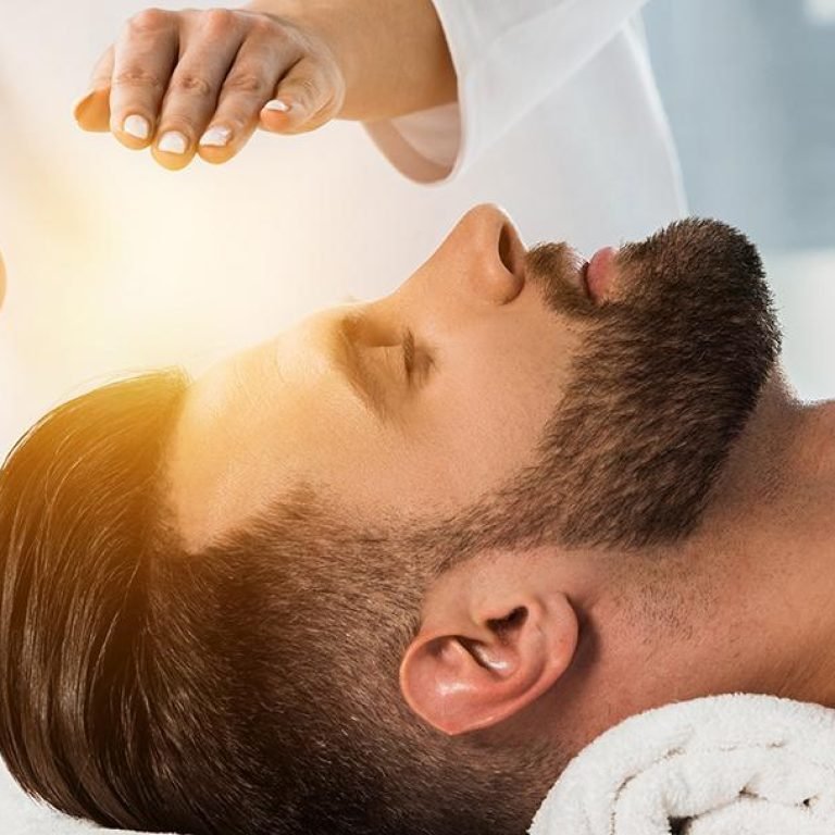 what-is-reiki-therap-24434-1